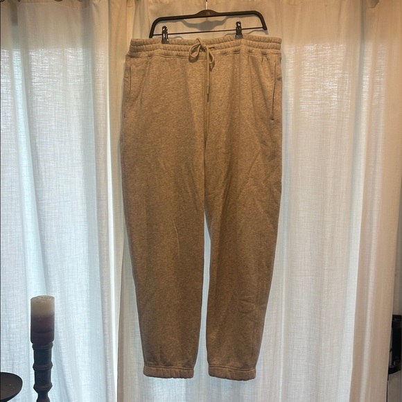 Abercrombie & Fitch Gray Sweatpants - Picture 1 of 2